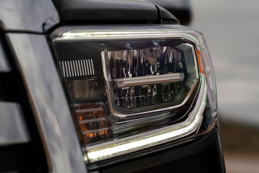 Детали интерьера Toyota Tundra 1794 Edition CrewMax 2017 года  (фото 10 из 22)